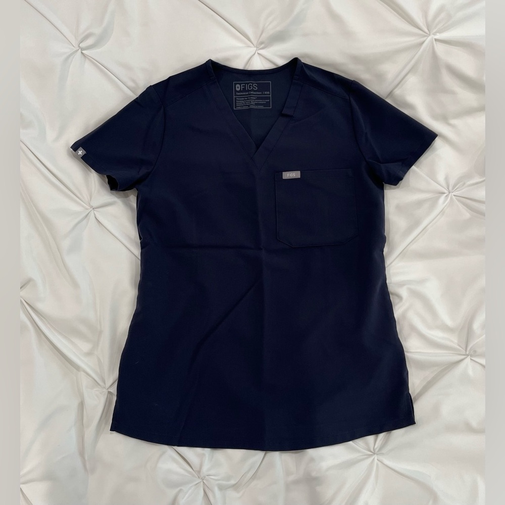 EUC like new figs catarina one pocket scrub top sz XXS color quiet navy